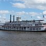 <p align="left">Sur le Mississippi, un bateau à aube qui remplit de joie les touristes venus de partout.